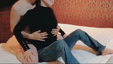 赤下着を着た巨乳妻を愛撫して、手マンで絶頂させる。Home made amateur 個人撮影